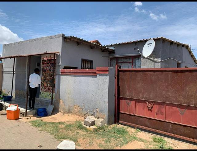 11 BEDROOM HOUSE FOR SALE IN ENDULWENI